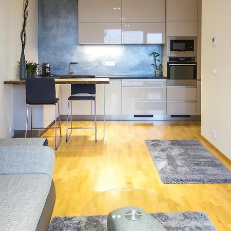 Campus Apartment *